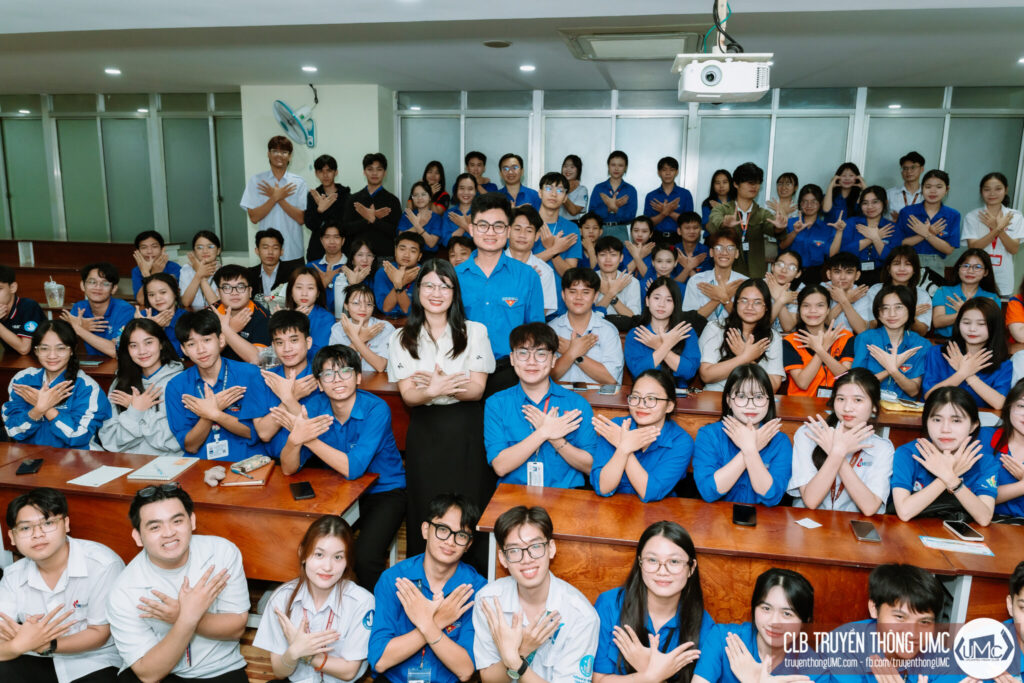 Giảng viên FPT Skillking chia sẻ kỹ năng truyền thông và xử lý khủng hoảng cùng sinh viên Đại học Công nghiệp TPHCM (IUH)